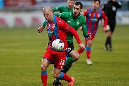 Stíhací jizda přerušena. Fotbalisté vezou z Karviné jen bod