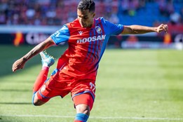 Nevešel se na soupisku pro Ligu mistrů, teď letní posila Viktorie míří na hostování