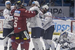 Kolaps v posledních minutách připravil hokejisty Plzně o body v zápase se Spartou